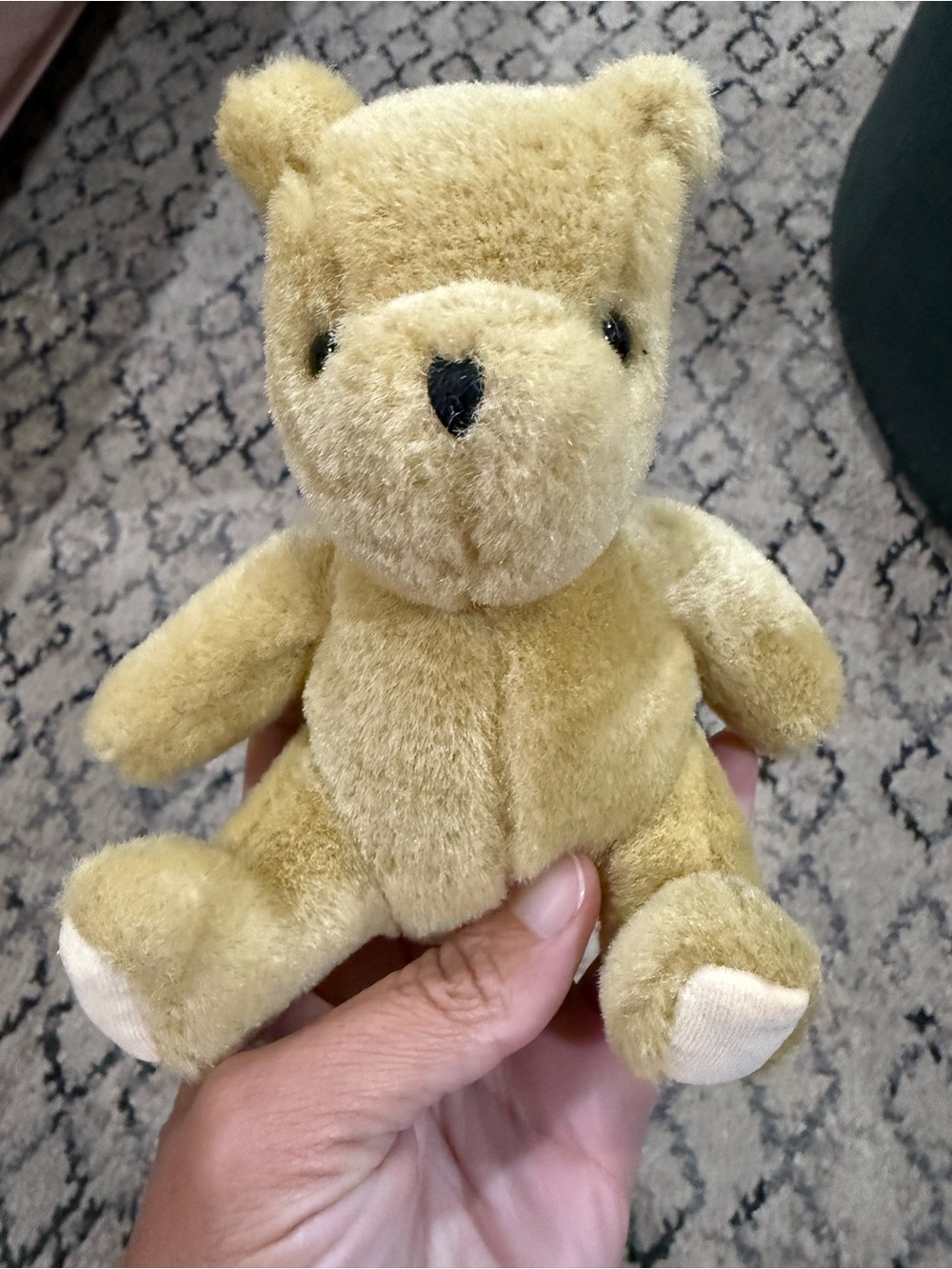 Vintage Classic Pooh by GUND